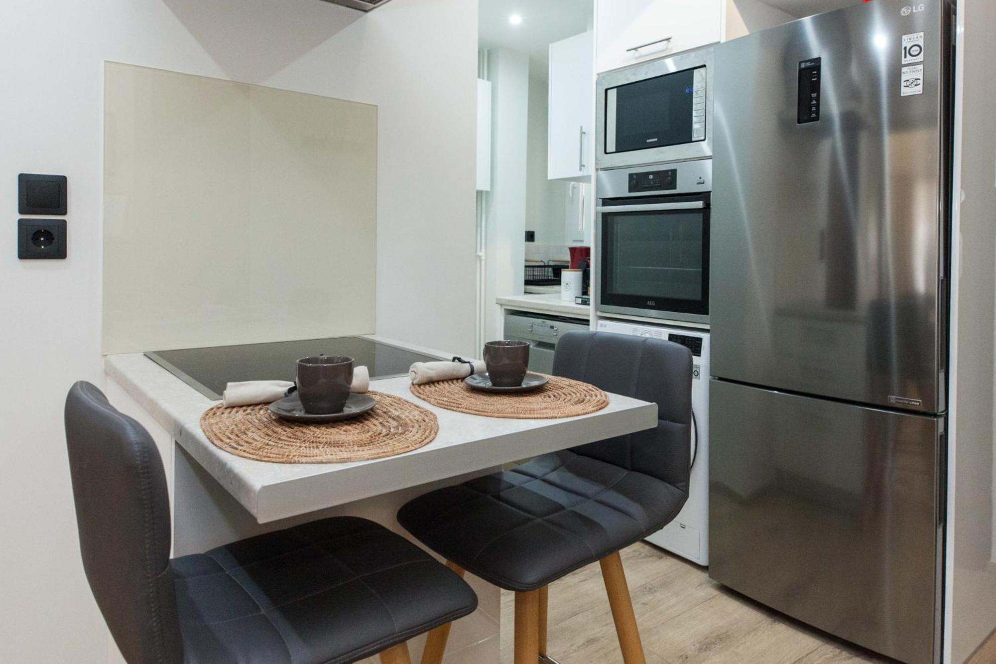 Acropolis View Modern Deluxe Suite With Balcony 아테네 외부 사진